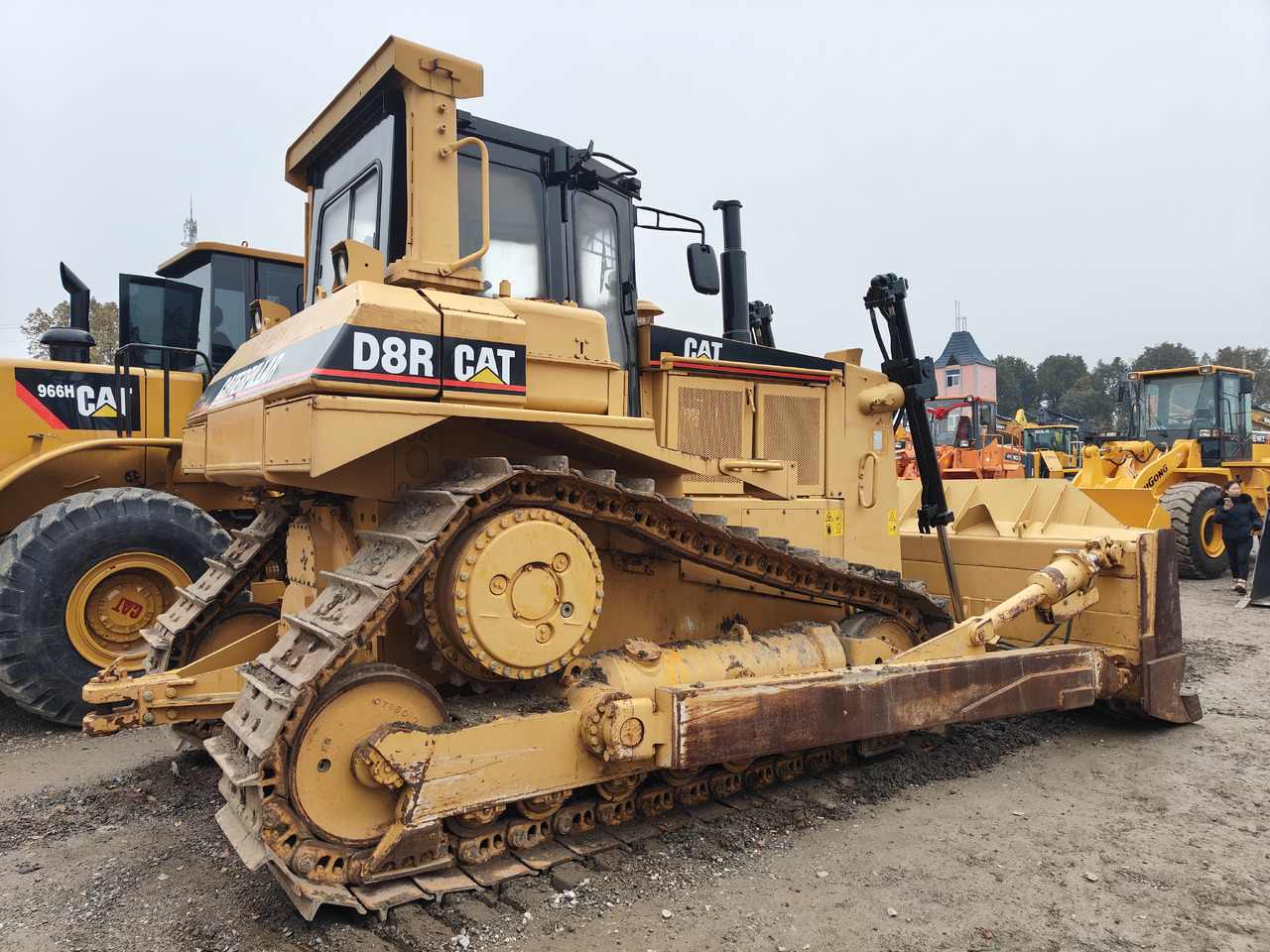 CATERPILLAR D8R - Buldožer: slika 1 CATERPILLAR D8R - Buldožer: slika 1