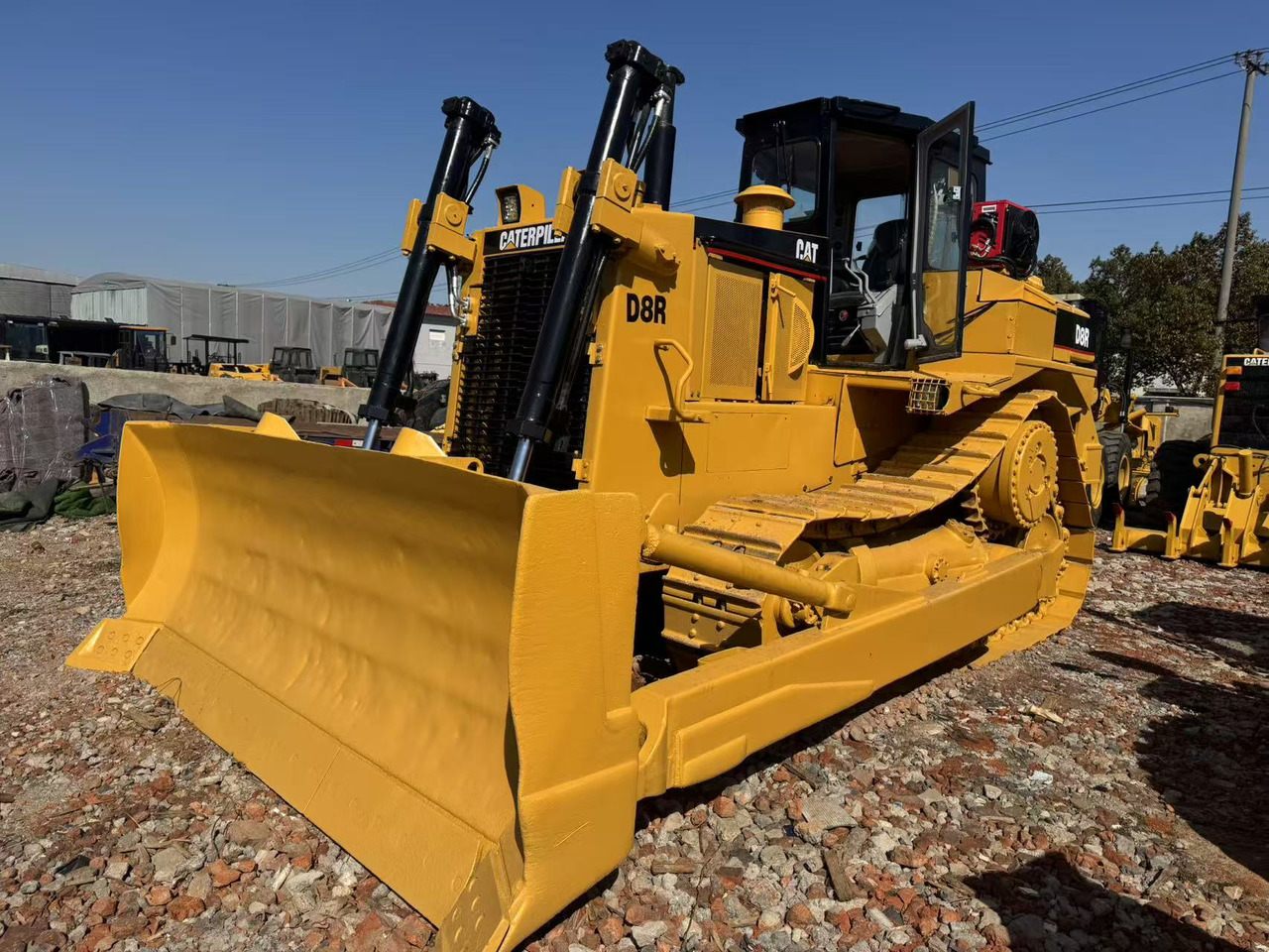 CATERPILLAR D8R - Buldožer: slika 1 CATERPILLAR D8R - Buldožer: slika 1