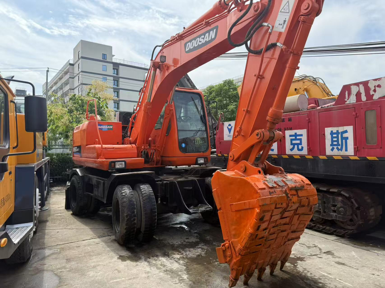 DOOSAN DH150W-7 - Bager točkaš: slika 4 DOOSAN DH150W-7 - Bager točkaš: slika 4