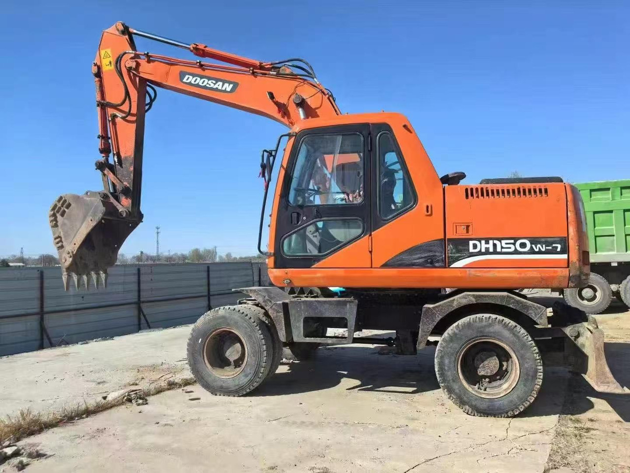 DOOSAN DH150W-7 - Bager točkaš: slika 2 DOOSAN DH150W-7 - Bager točkaš: slika 2