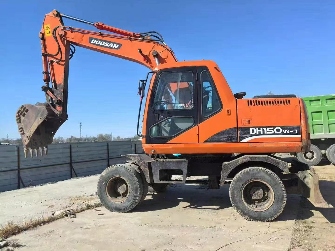 DOOSAN DH150W-7 - Bager točkaš: slika 3 DOOSAN DH150W-7 - Bager točkaš: slika 3