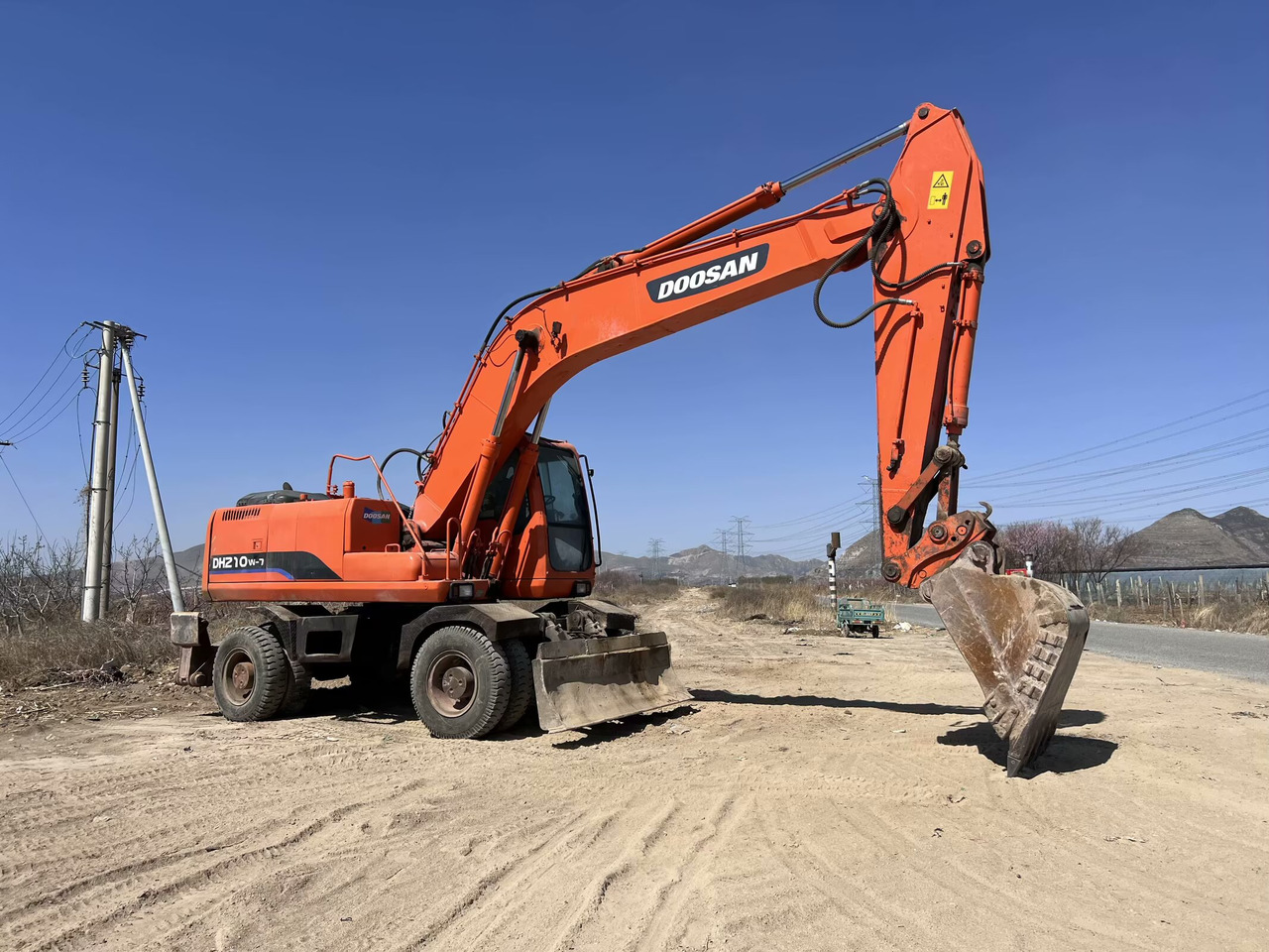 DOOSAN DH210W-7 - Bager točkaš: slika 2 DOOSAN DH210W-7 - Bager točkaš: slika 2