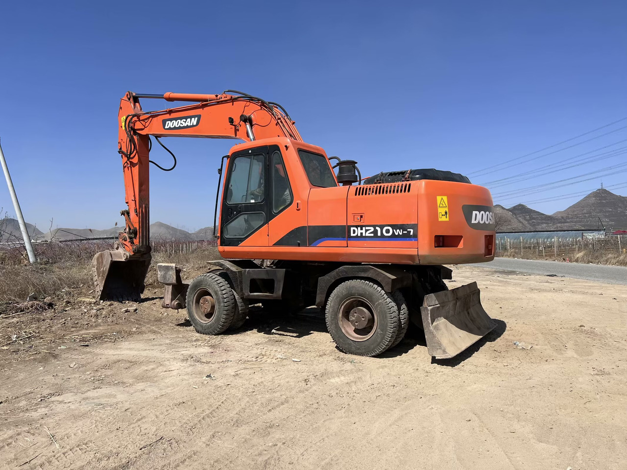 DOOSAN DH210W-7 - Bager točkaš: slika 1 DOOSAN DH210W-7 - Bager točkaš: slika 1