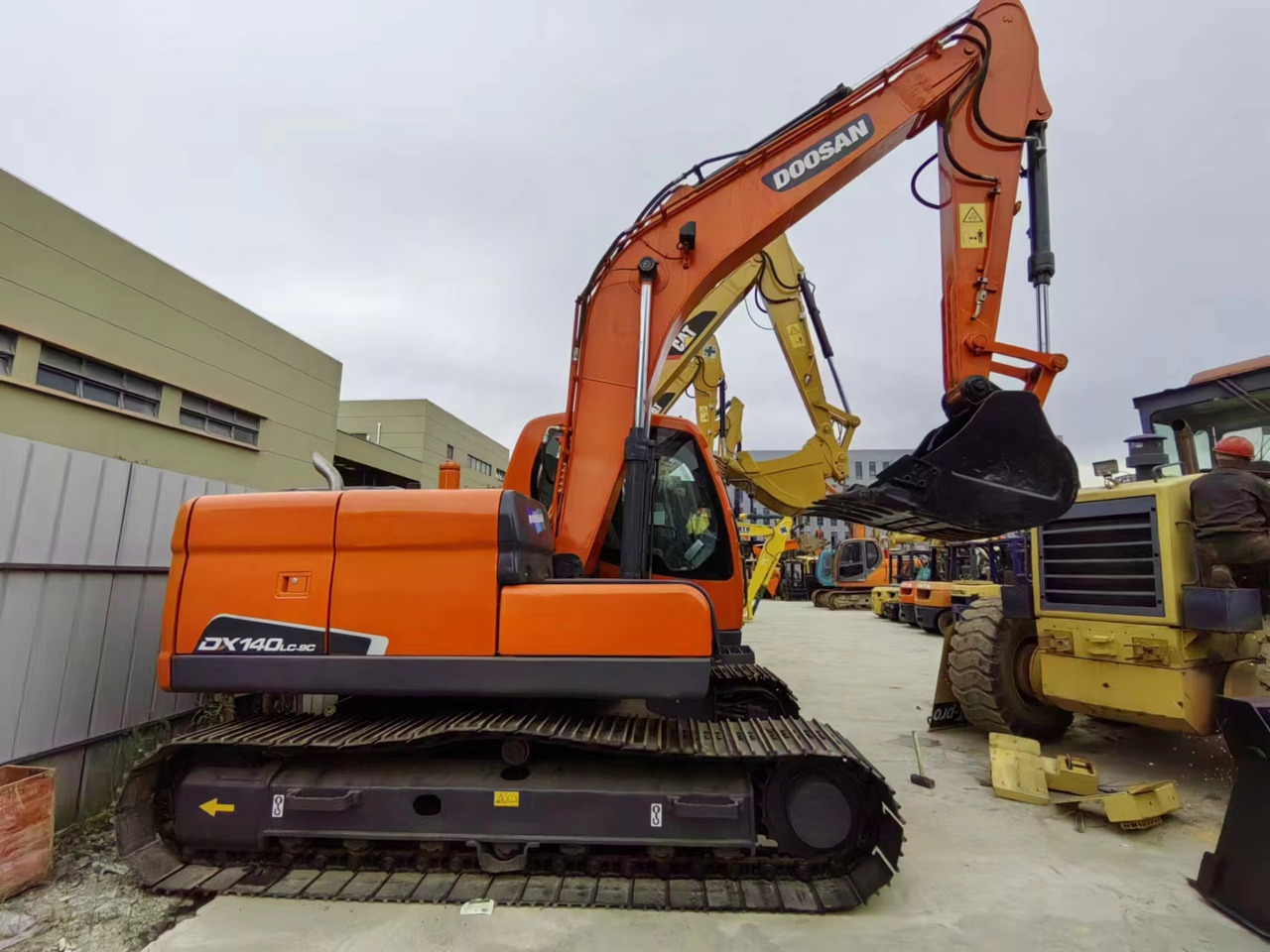 DOOSAN DX140-9C - Bager guseničar: slika 2 DOOSAN DX140-9C - Bager guseničar: slika 2
