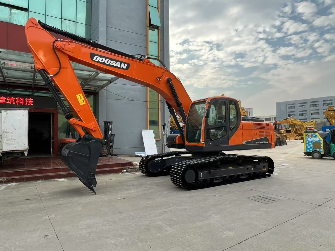 DOOSAN DX225LCA - Bager guseničar: slika 1 DOOSAN DX225LCA - Bager guseničar: slika 1