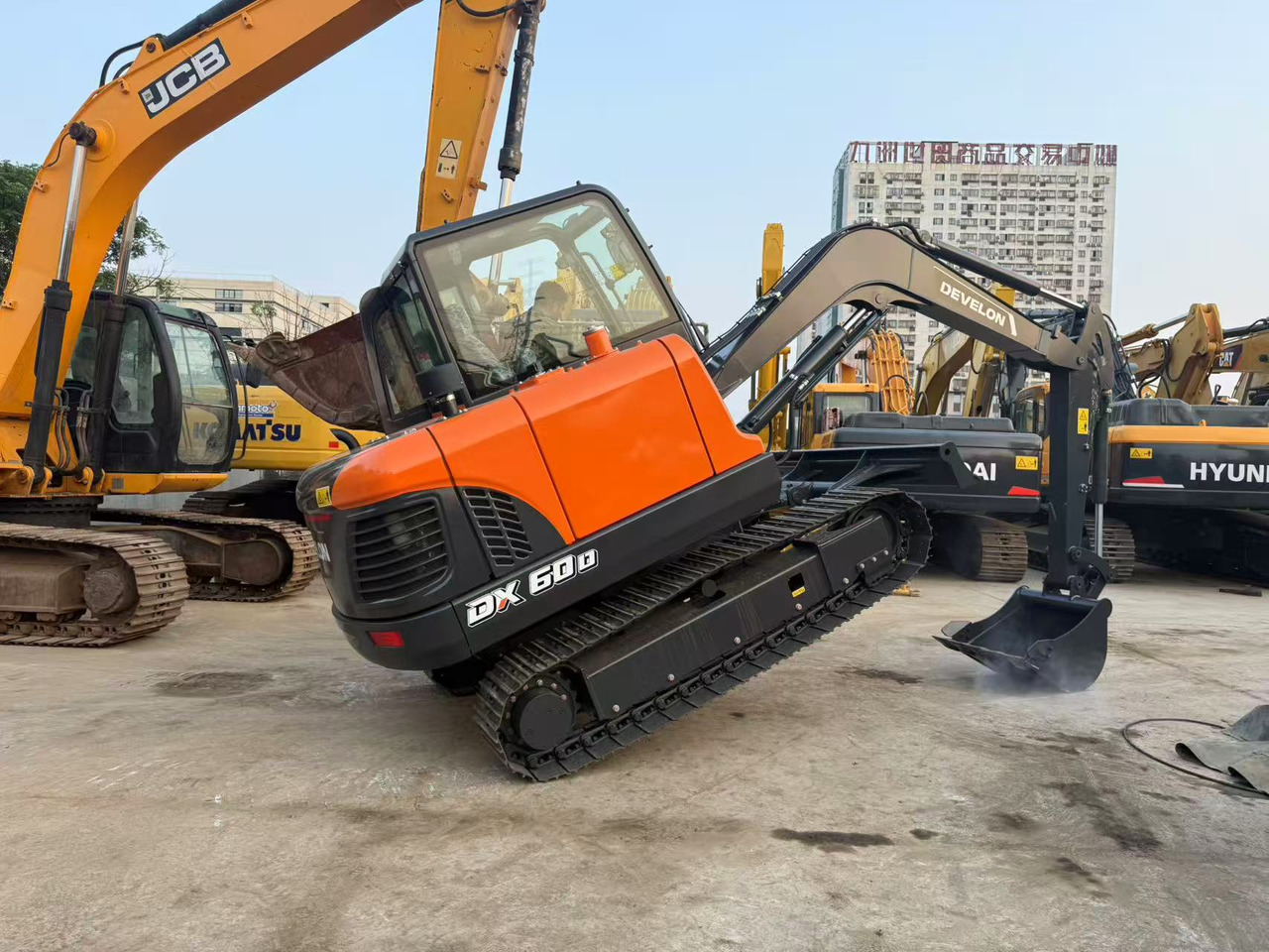 DOOSAN DX60D-10 - Mini bager: slika 3 DOOSAN DX60D-10 - Mini bager: slika 3