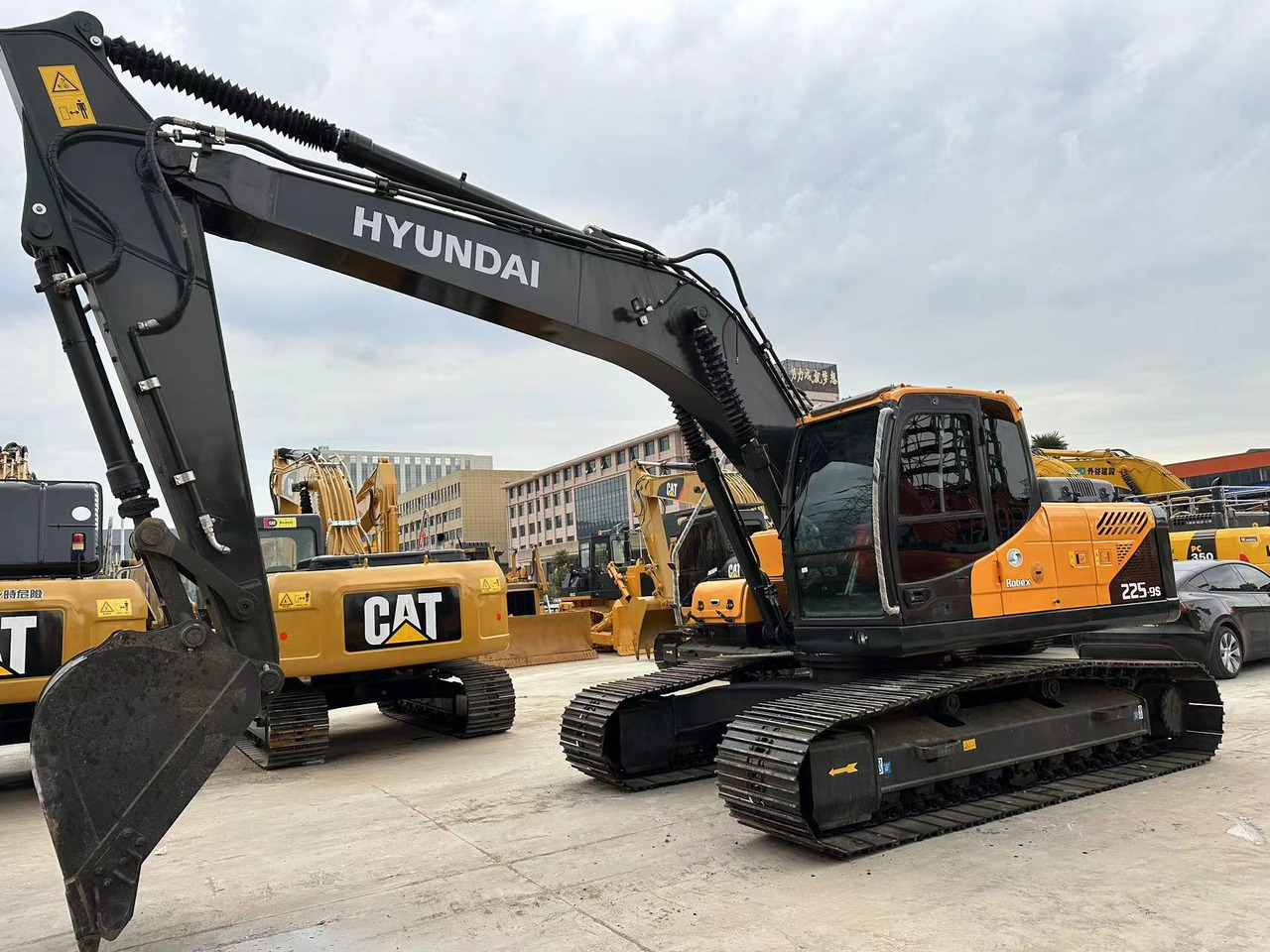 HYUNDAI R225LC-9S - Bager guseničar: slika 2 HYUNDAI R225LC-9S - Bager guseničar: slika 2