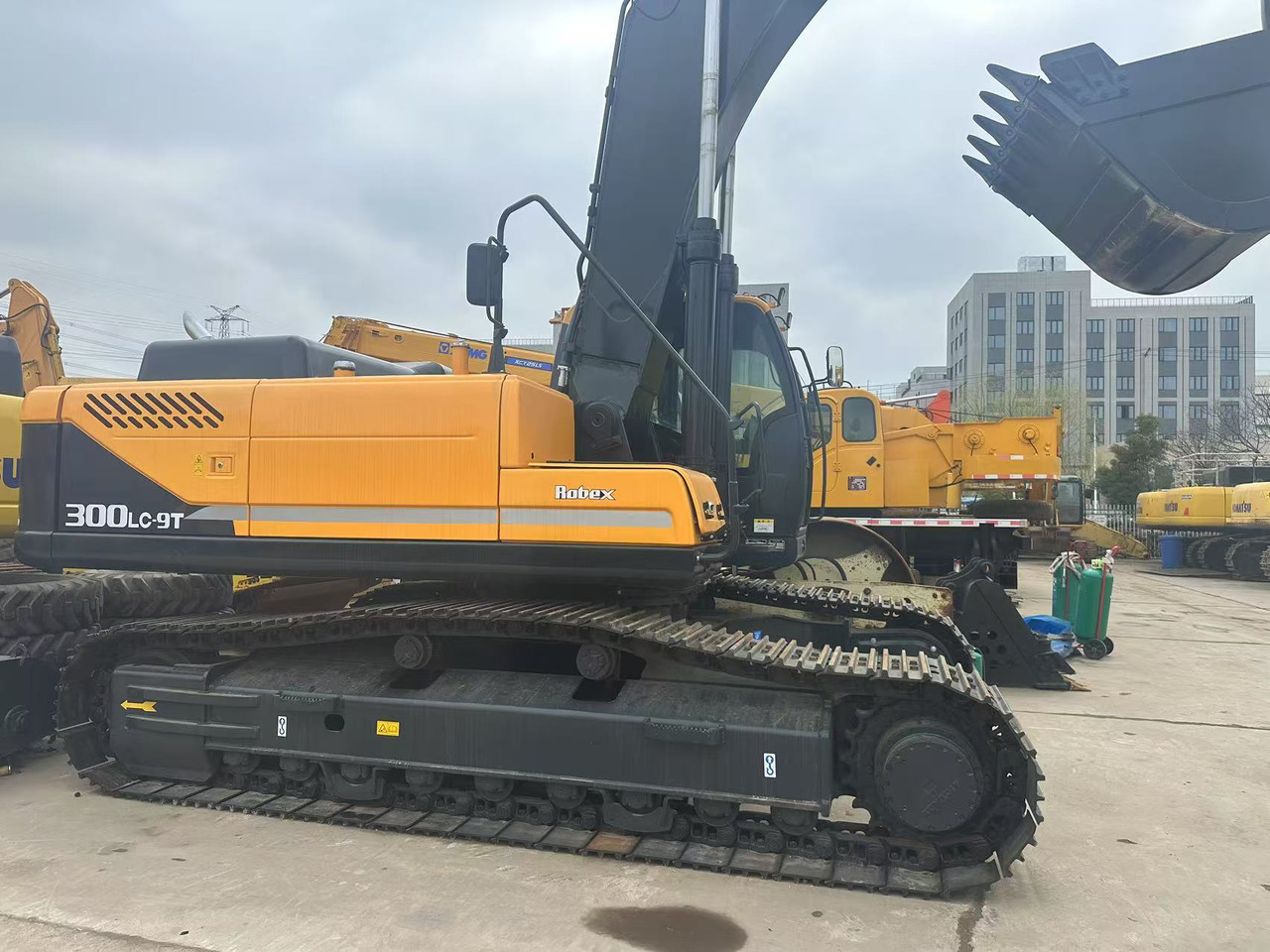 HYUNDAI R300LC-9T - Bager guseničar: slika 2 HYUNDAI R300LC-9T - Bager guseničar: slika 2
