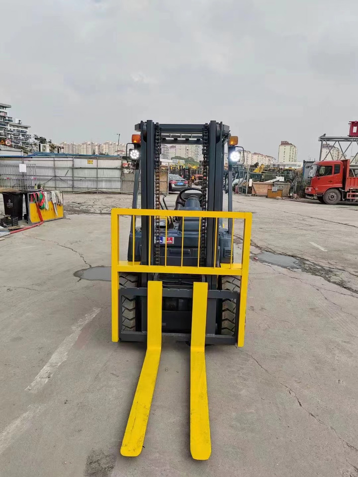 KOMATSU 3-ton - Dizel viljuškar: slika 3 KOMATSU 3-ton - Dizel viljuškar: slika 3