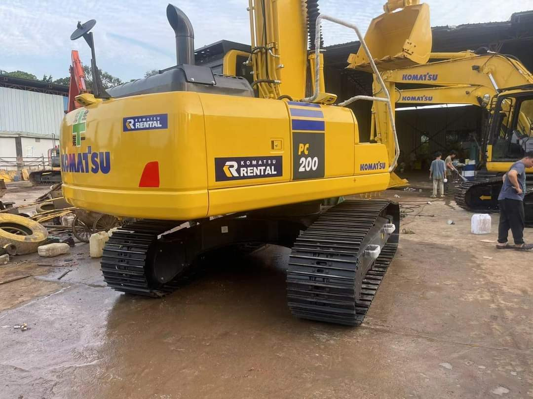 KOMATSU PC200-8 - Bager guseničar: slika 1 KOMATSU PC200-8 - Bager guseničar: slika 1
