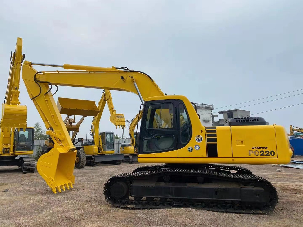 KOMATSU PC220-6 - Bager guseničar: slika 1 KOMATSU PC220-6 - Bager guseničar: slika 1