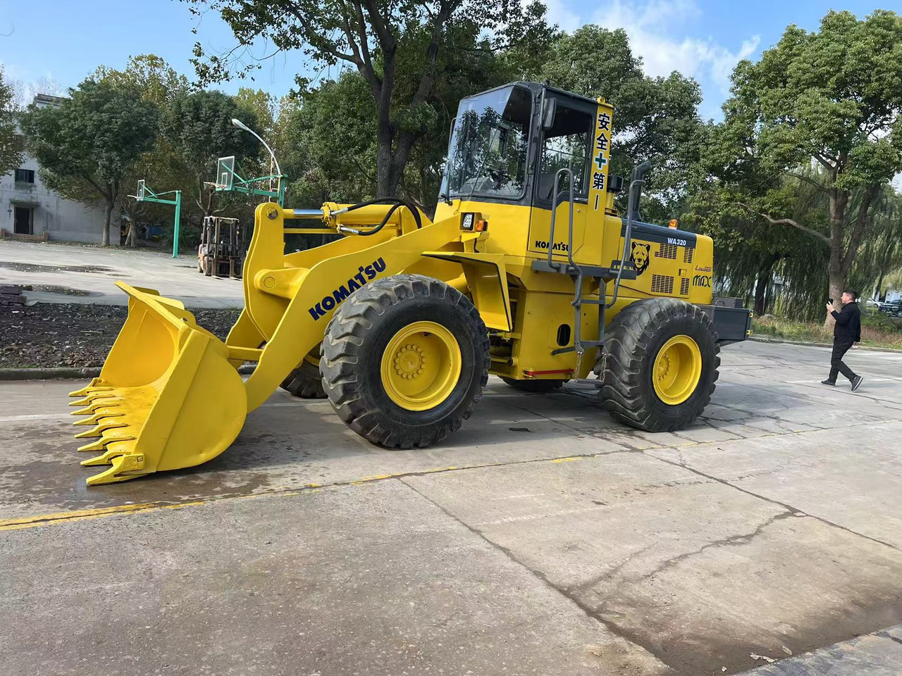 KOMATSU WA320-3 - Utovarivač točkaš: slika 4 KOMATSU WA320-3 - Utovarivač točkaš: slika 4