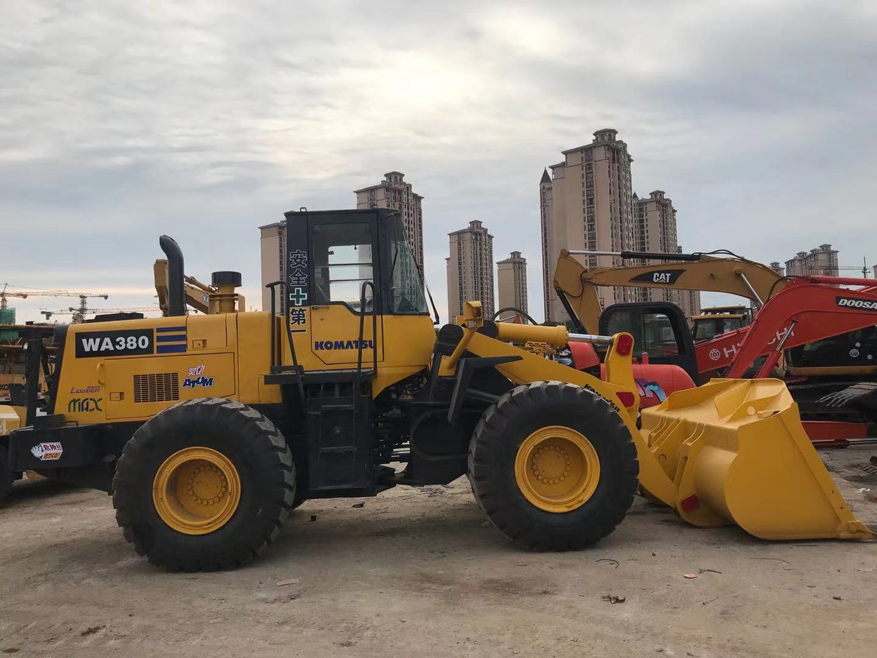 KOMATSU WA380-3 - Utovarivač točkaš: slika 3 KOMATSU WA380-3 - Utovarivač točkaš: slika 3