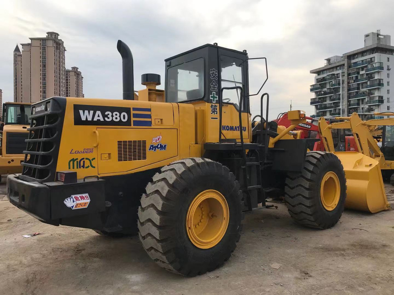 KOMATSU WA380-3 - Utovarivač točkaš: slika 1 KOMATSU WA380-3 - Utovarivač točkaš: slika 1