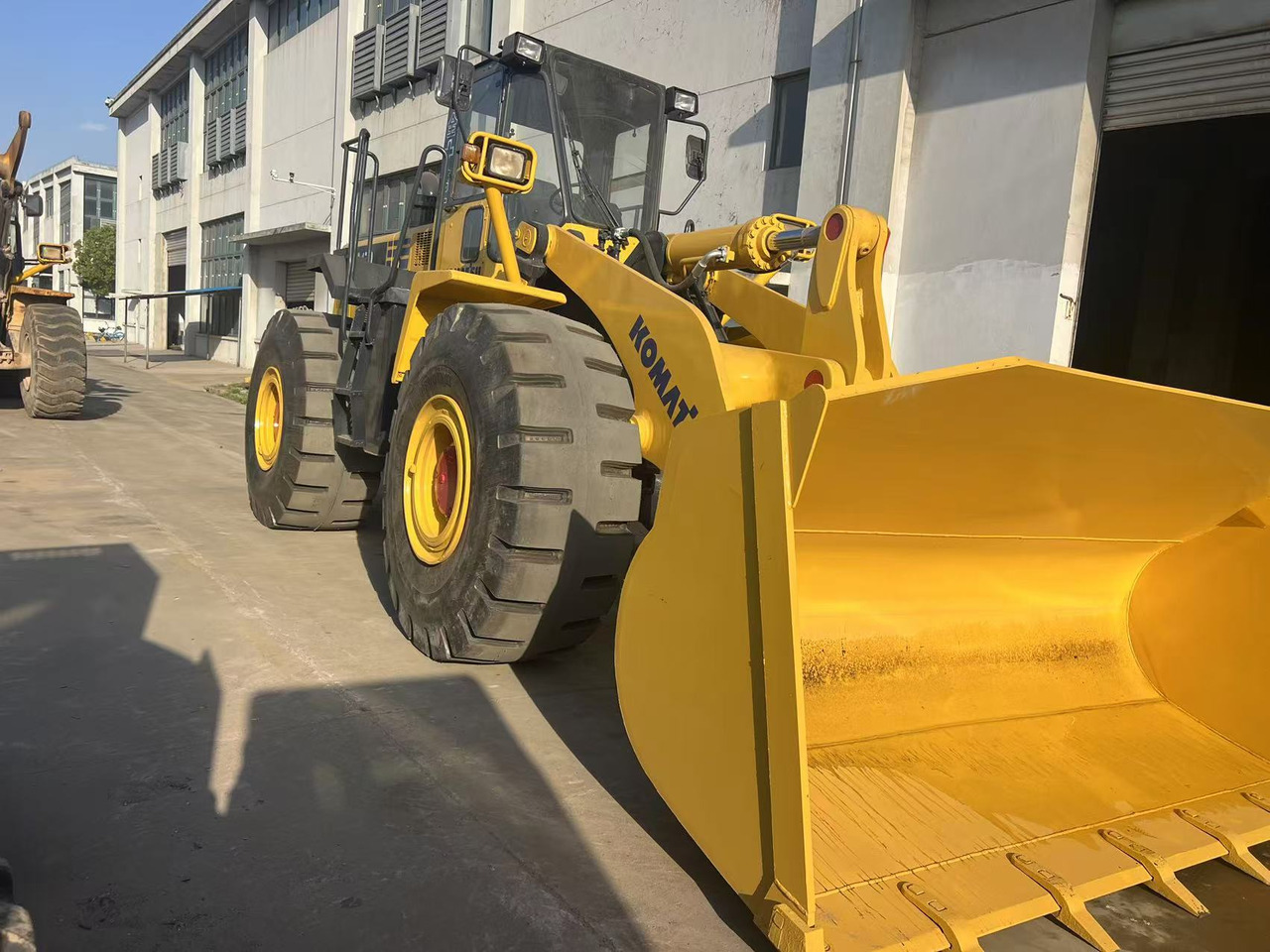 KOMATSU WA470-3 - Utovarivač točkaš: slika 3 KOMATSU WA470-3 - Utovarivač točkaš: slika 3