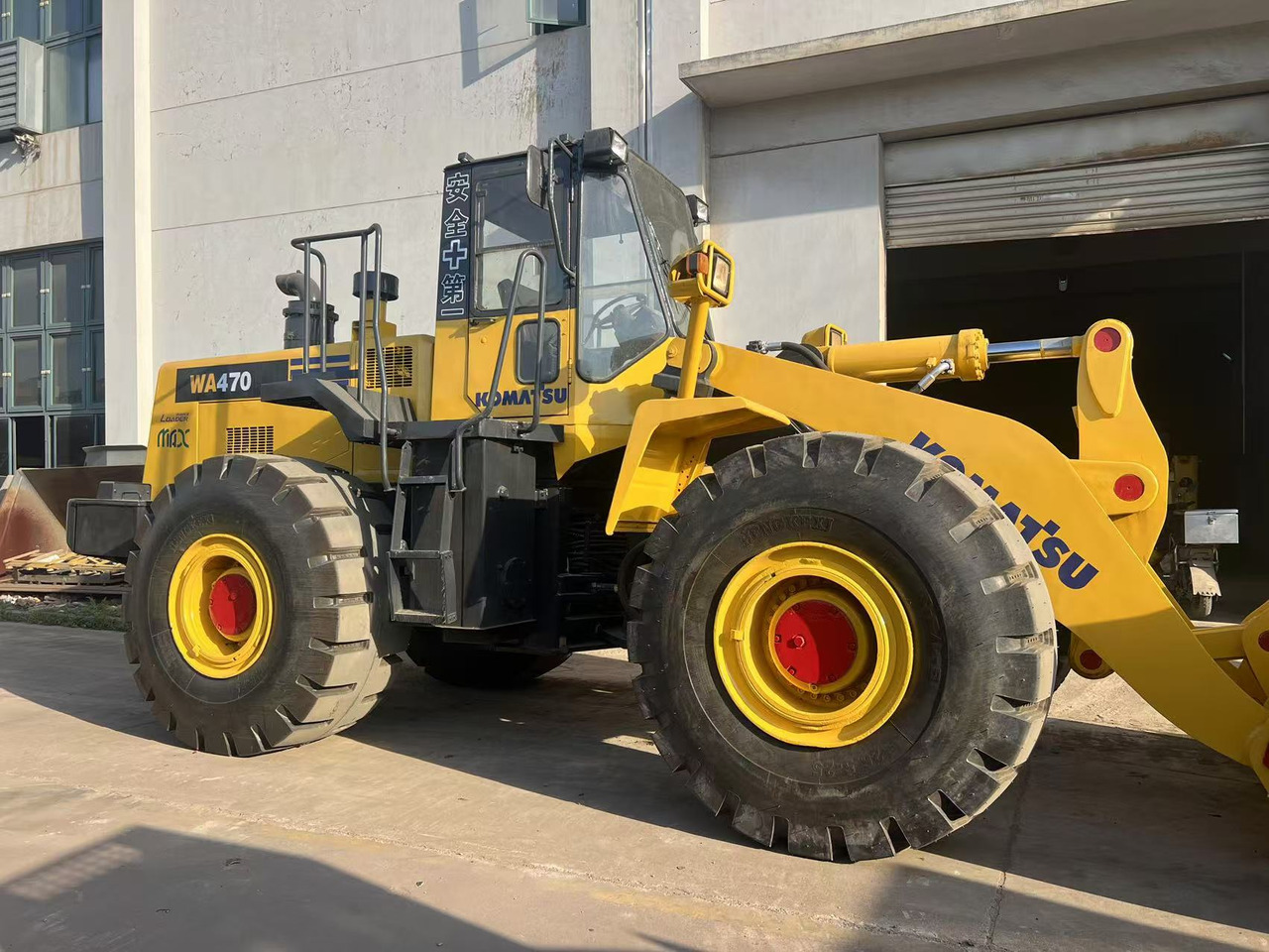 KOMATSU WA470-3 - Utovarivač točkaš: slika 4 KOMATSU WA470-3 - Utovarivač točkaš: slika 4