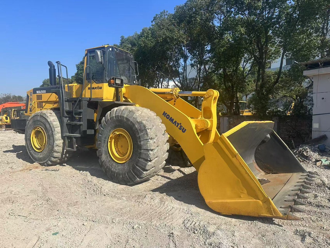 KOMATSU WA500-3 - Utovarivač točkaš: slika 1 KOMATSU WA500-3 - Utovarivač točkaš: slika 1