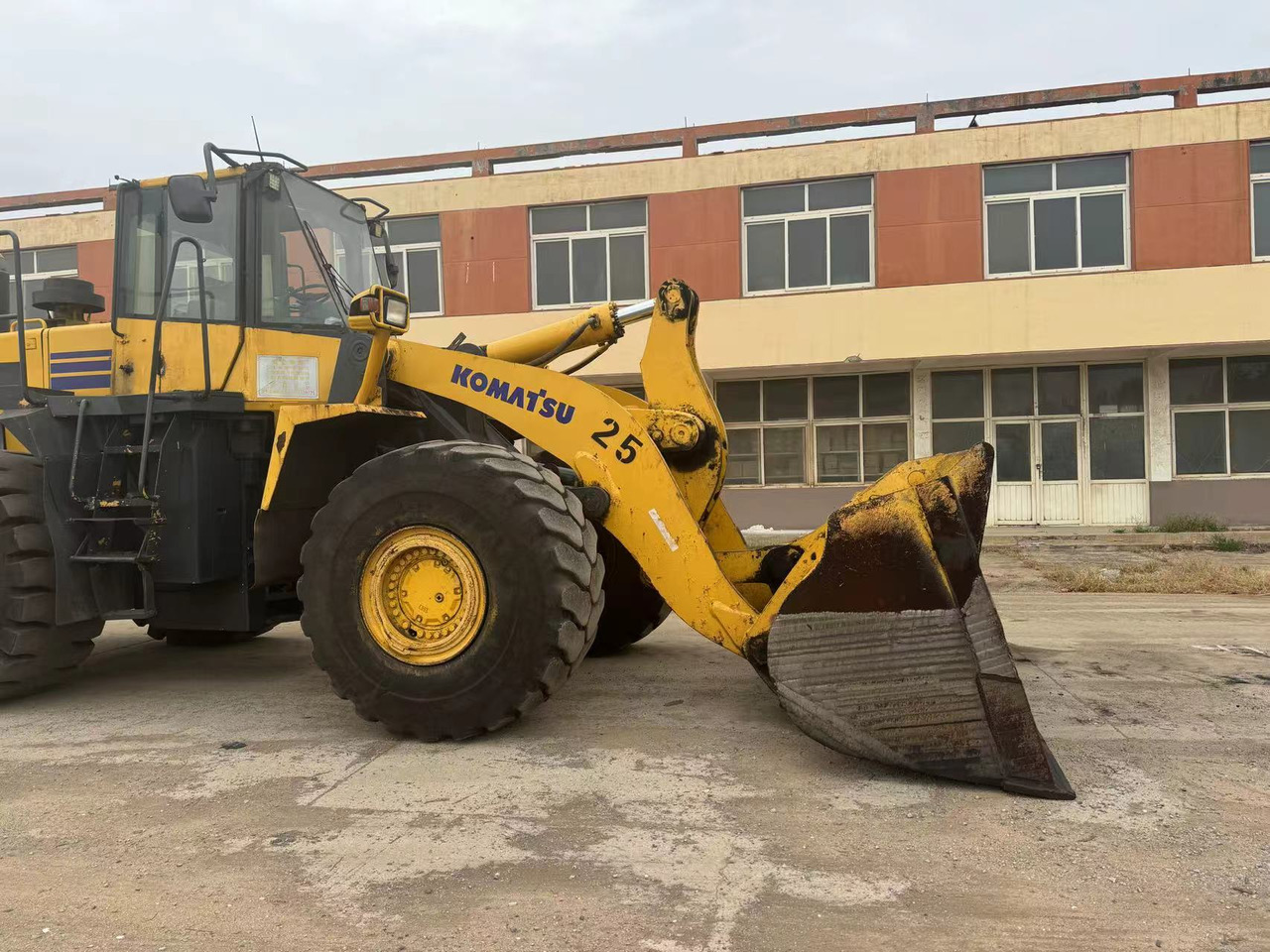 KOMATSU WA500-6 - Utovarivač točkaš: slika 3 KOMATSU WA500-6 - Utovarivač točkaš: slika 3