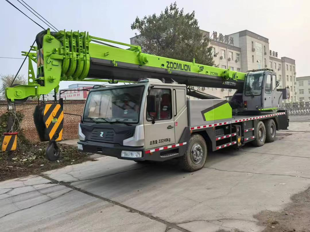 ZOOMLION ZTC250 - Pokretni kran: slika 1 ZOOMLION ZTC250 - Pokretni kran: slika 1