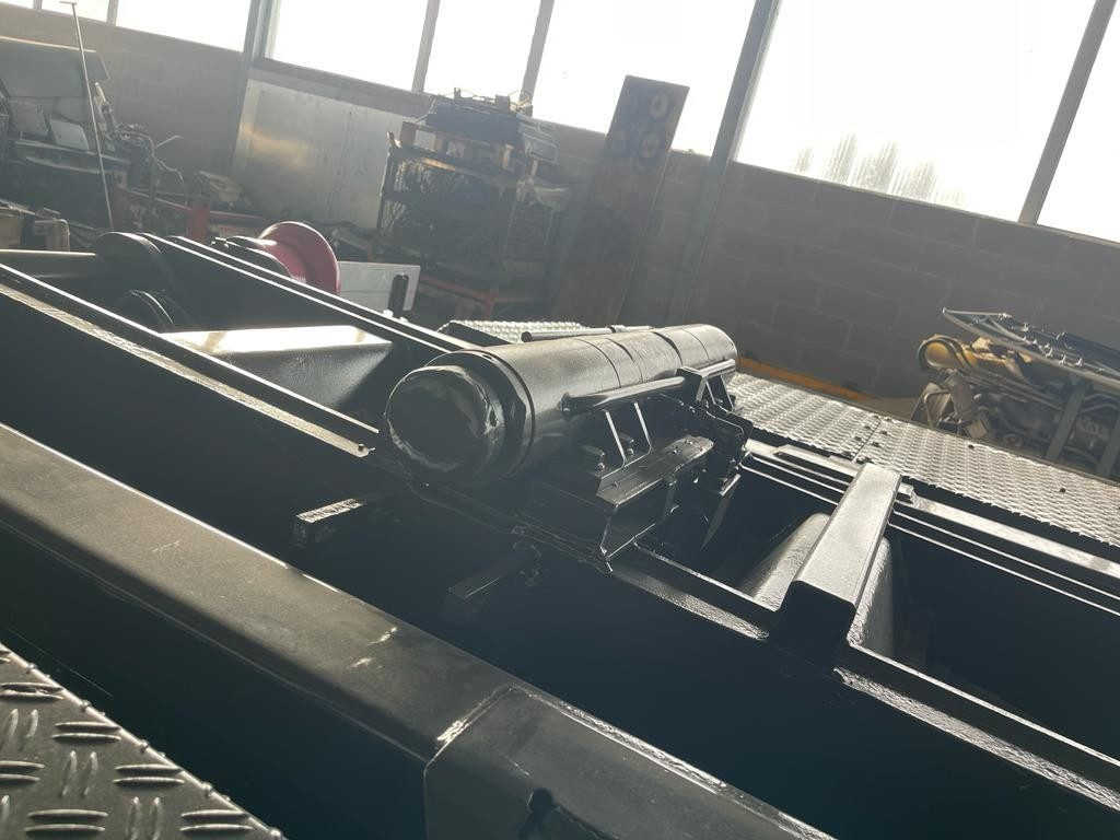 BLOCCAGGIO POSTERIORE INTERNO CON 2 PISTONI - Karoserija i eksterijer za Kamion: slika 3 BLOCCAGGIO POSTERIORE INTERNO CON 2 PISTONI - Karoserija i eksterijer za Kamion: slika 3