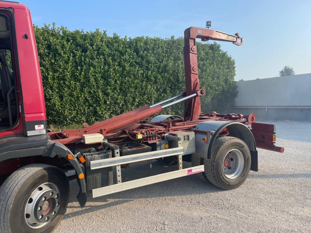 FIAT IVECO EUROCARGO 150E23 - Kamion sa hidrauličnom kukom: slika 4 FIAT IVECO EUROCARGO 150E23 - Kamion sa hidrauličnom kukom: slika 4