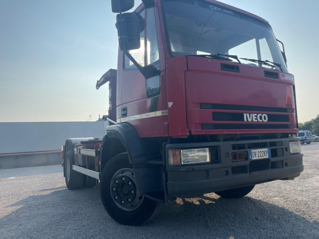 FIAT IVECO EUROCARGO 150E23 - Kamion sa hidrauličnom kukom: slika 2 FIAT IVECO EUROCARGO 150E23 - Kamion sa hidrauličnom kukom: slika 2