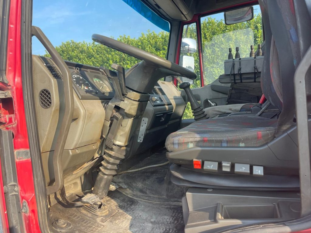 FIAT IVECO EUROCARGO 150E23 - Kamion sa hidrauličnom kukom: slika 3 FIAT IVECO EUROCARGO 150E23 - Kamion sa hidrauličnom kukom: slika 3