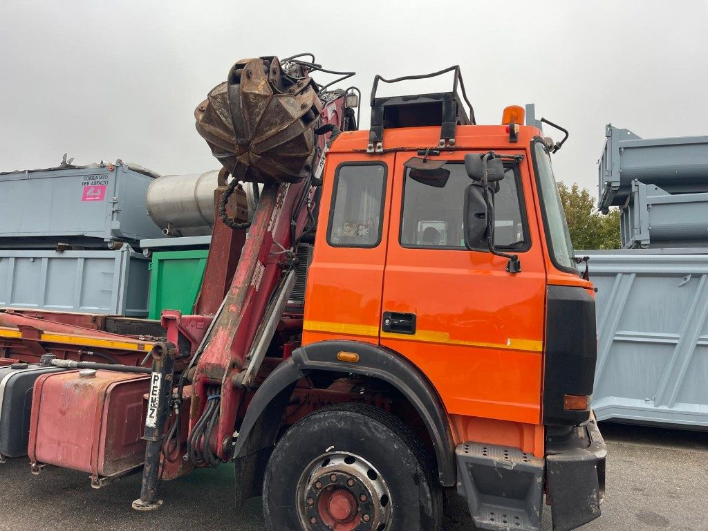 IVECO 190E26 SCARRABILE CON GRU PENZ E POLIPO - Kamion sa hidrauličnom kukom: slika 5 IVECO 190E26 SCARRABILE CON GRU PENZ E POLIPO - Kamion sa hidrauličnom kukom: slika 5