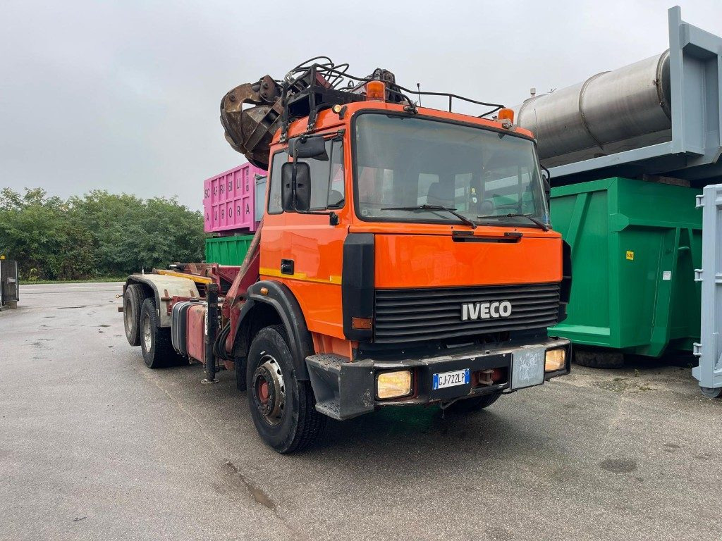 IVECO 190E26 SCARRABILE CON GRU PENZ E POLIPO - Kamion sa hidrauličnom kukom: slika 2 IVECO 190E26 SCARRABILE CON GRU PENZ E POLIPO - Kamion sa hidrauličnom kukom: slika 2