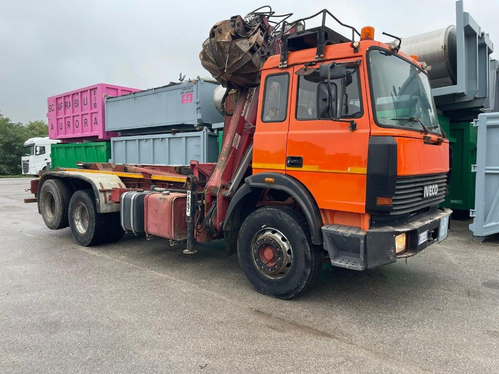IVECO 190E26 SCARRABILE CON GRU PENZ E POLIPO - Kamion sa hidrauličnom kukom: slika 1 IVECO 190E26 SCARRABILE CON GRU PENZ E POLIPO - Kamion sa hidrauličnom kukom: slika 1