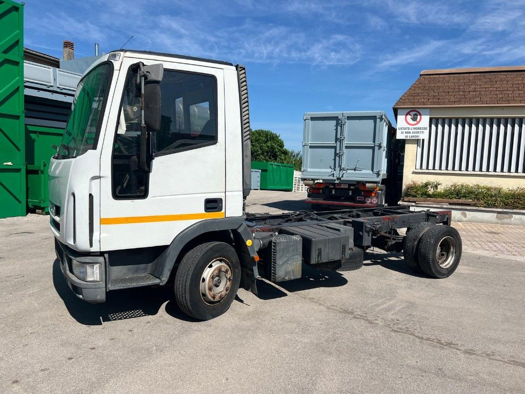 IVECO 80E15 A TELAIO - Kamion sa golom šasijom i zatvorenom kabinom: slika 5 IVECO 80E15 A TELAIO - Kamion sa golom šasijom i zatvorenom kabinom: slika 5