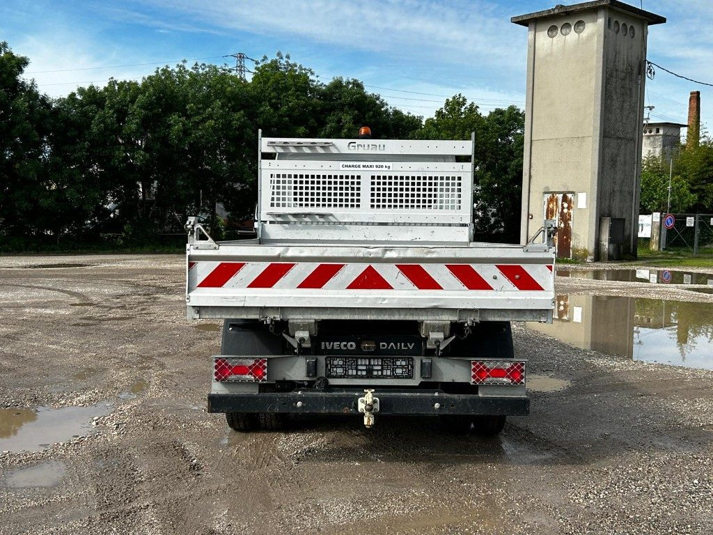 IVECO DAILY 35.140 RIBALTABILE - Dostavno vozilo istovarivač: slika 4 IVECO DAILY 35.140 RIBALTABILE - Dostavno vozilo istovarivač: slika 4