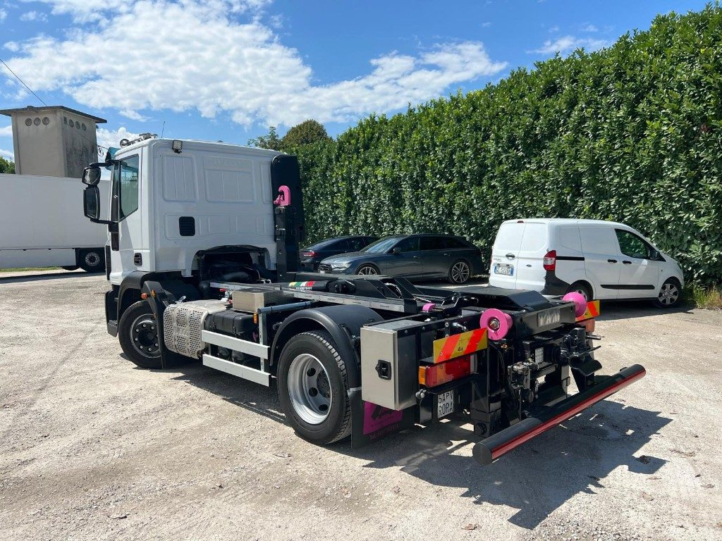 IVECO EUROCARGO 120E28 CON SCARRABILE NUOVO - Kamion sa hidrauličnom kukom: slika 3 IVECO EUROCARGO 120E28 CON SCARRABILE NUOVO - Kamion sa hidrauličnom kukom: slika 3