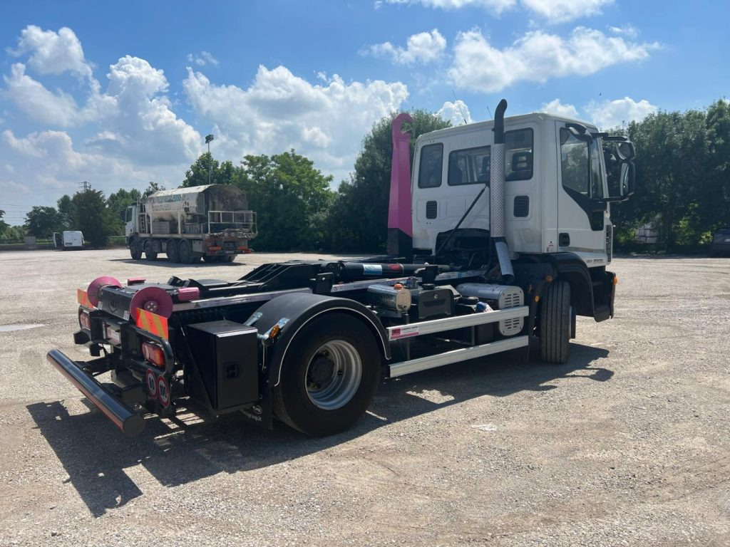 IVECO EUROCARGO 160E25 SCARRABILE - Kamion sa hidrauličnom kukom: slika 5 IVECO EUROCARGO 160E25 SCARRABILE - Kamion sa hidrauličnom kukom: slika 5