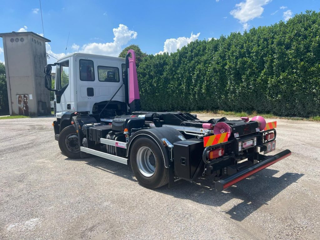 IVECO EUROCARGO 160E25 SCARRABILE - Kamion sa hidrauličnom kukom: slika 3 IVECO EUROCARGO 160E25 SCARRABILE - Kamion sa hidrauličnom kukom: slika 3