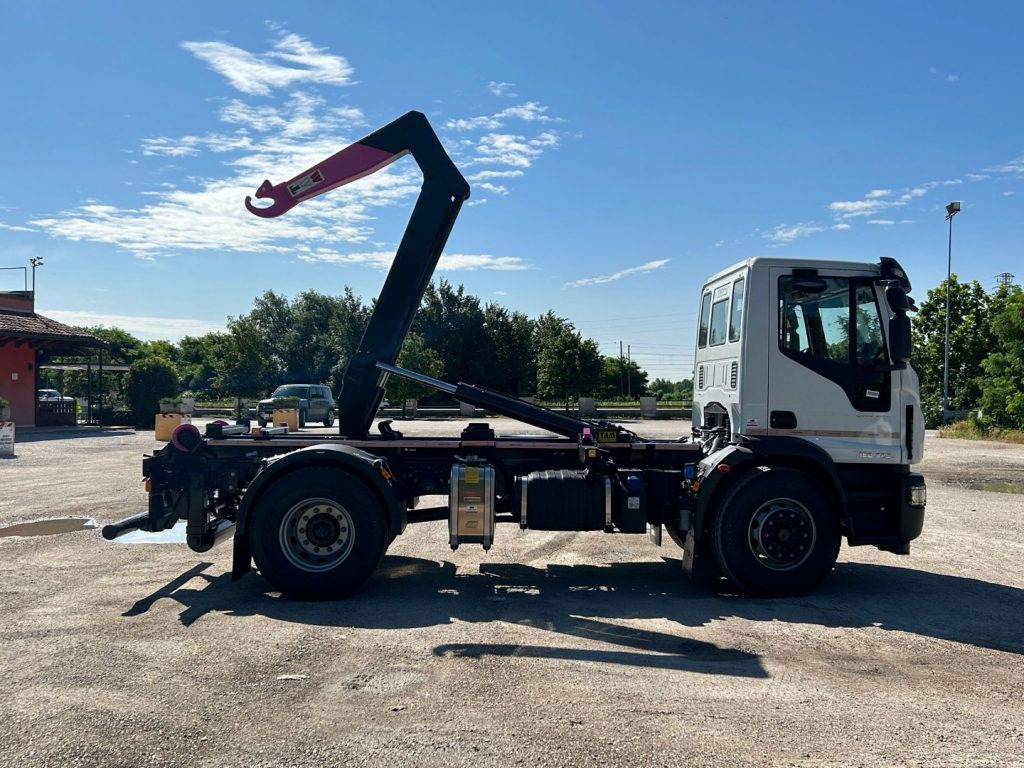 Kamion sa hidrauličnom kukom novi IVECO EUROCARGO 180E32K NUOVO SCARRABILE: slika 6