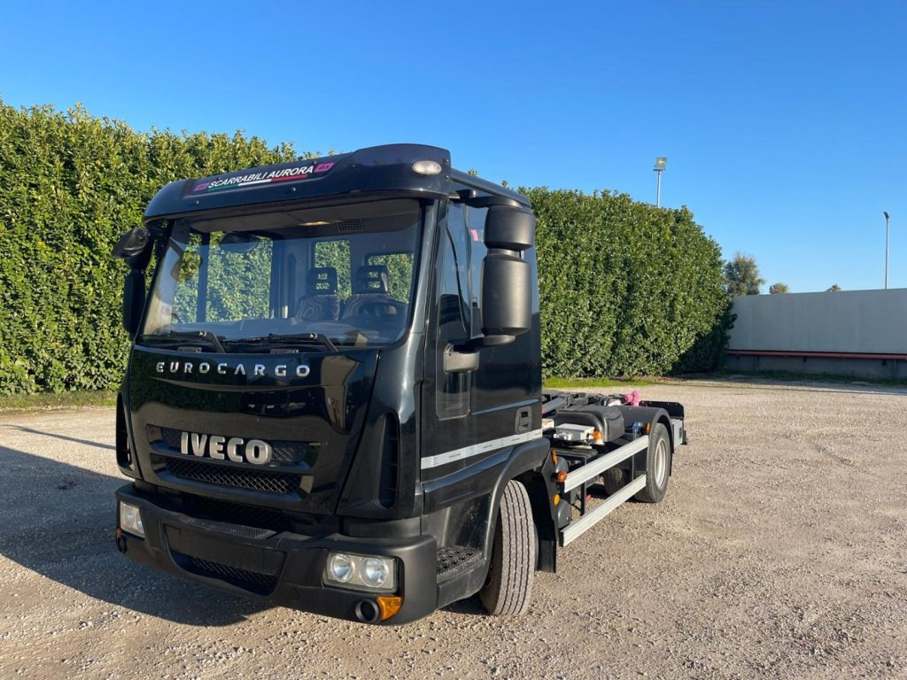 IVECO EUROCARGO 75E18 CON SCARRABILE NUOVO - Kamion sa hidrauličnom kukom: slika 2 IVECO EUROCARGO 75E18 CON SCARRABILE NUOVO - Kamion sa hidrauličnom kukom: slika 2