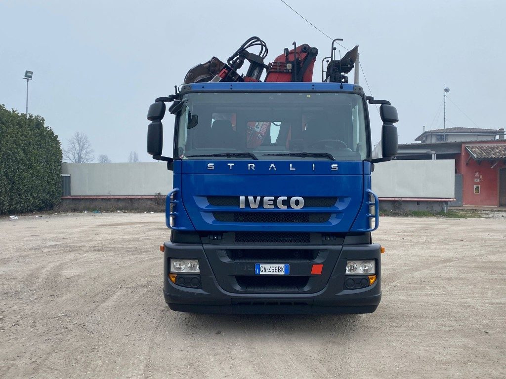 IVECO STRALIS 260.450 SCARRABILE CON GRU - Kamion sa hidrauličnom kukom: slika 2 IVECO STRALIS 260.450 SCARRABILE CON GRU - Kamion sa hidrauličnom kukom: slika 2