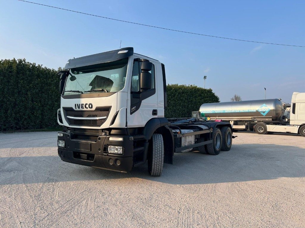 IVECO STRALIS 460 X-WAY USATO SCARRABILE 6X4 - Kamion sa hidrauličnom kukom: slika 1 IVECO STRALIS 460 X-WAY USATO SCARRABILE 6X4 - Kamion sa hidrauličnom kukom: slika 1