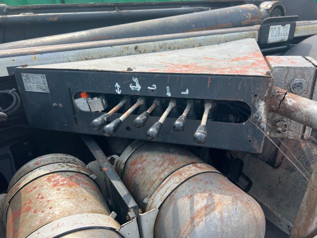 IVECO STRALIS AS260S 50Y SCARRABILE - Kamion sa hidrauličnom kukom: slika 5 IVECO STRALIS AS260S 50Y SCARRABILE - Kamion sa hidrauličnom kukom: slika 5