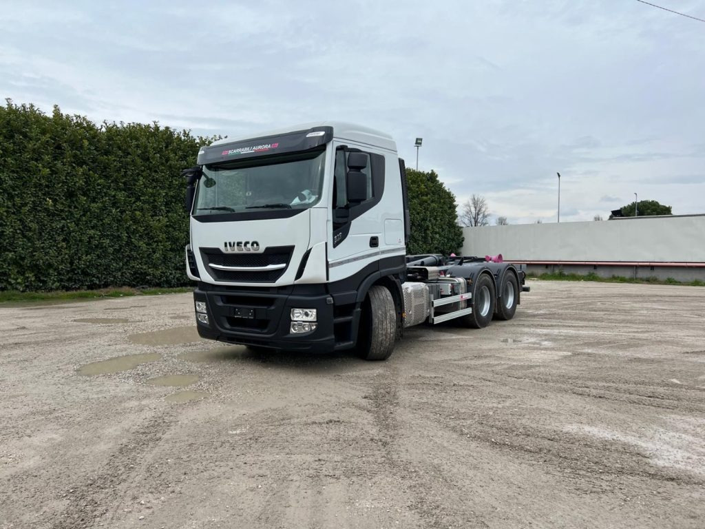 IVECO STRALIS X-WAY 510 TRAKKER SCARRABILE - Kamion sa hidrauličnom kukom: slika 1 IVECO STRALIS X-WAY 510 TRAKKER SCARRABILE - Kamion sa hidrauličnom kukom: slika 1