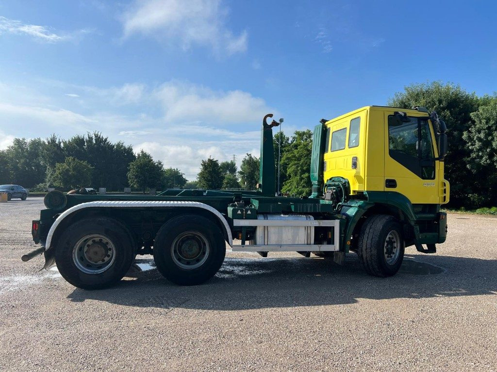 IVECO TRAKKER 450 SCARRABILE - Kamion sa hidrauličnom kukom: slika 3 IVECO TRAKKER 450 SCARRABILE - Kamion sa hidrauličnom kukom: slika 3