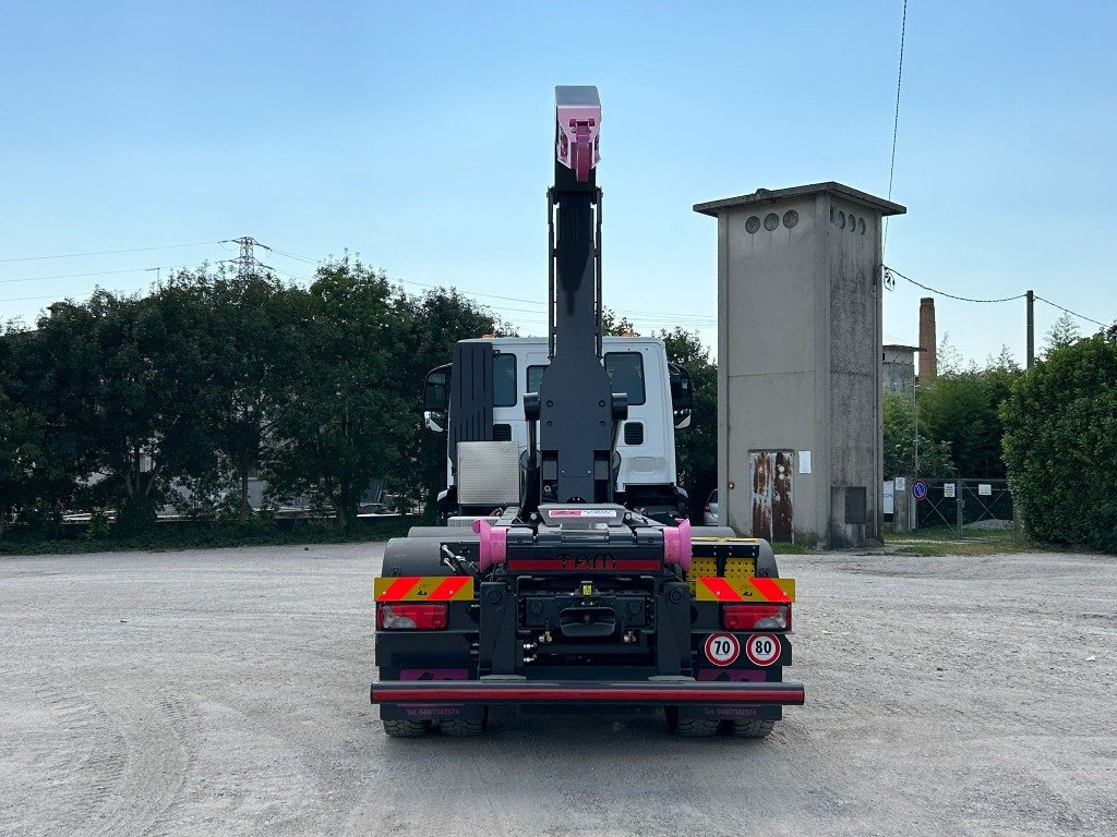 IVECO TRAKKER T-WAY AD380T NUOVO SCARRABILE - Kamion sa hidrauličnom kukom: slika 4 IVECO TRAKKER T-WAY AD380T NUOVO SCARRABILE - Kamion sa hidrauličnom kukom: slika 4