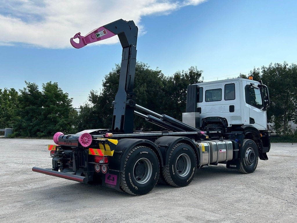 IVECO TRAKKER T-WAY AD380T NUOVO SCARRABILE - Kamion sa hidrauličnom kukom: slika 5 IVECO TRAKKER T-WAY AD380T NUOVO SCARRABILE - Kamion sa hidrauličnom kukom: slika 5