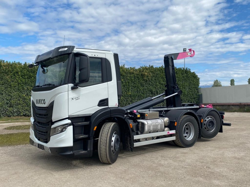 IVECO X-WAY AD280X48Y NUOVO SCARRABILE PASSO 3120 - Kamion sa hidrauličnom kukom: slika 1 IVECO X-WAY AD280X48Y NUOVO SCARRABILE PASSO 3120 - Kamion sa hidrauličnom kukom: slika 1