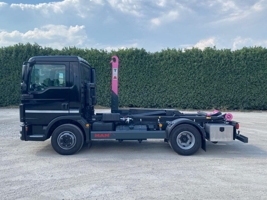 MAN TGL 12.220 CON SCARRABILE NUOVO - Kamion sa hidrauličnom kukom: slika 4 MAN TGL 12.220 CON SCARRABILE NUOVO - Kamion sa hidrauličnom kukom: slika 4