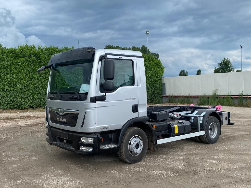 MAN TGM 12.220 - Kamion sa hidrauličnom kukom: slika 1 MAN TGM 12.220 - Kamion sa hidrauličnom kukom: slika 1