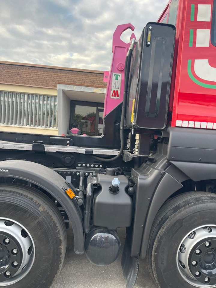 MAN TGS 41.480 SCARRABILE - Kamion sa hidrauličnom kukom: slika 4 MAN TGS 41.480 SCARRABILE - Kamion sa hidrauličnom kukom: slika 4