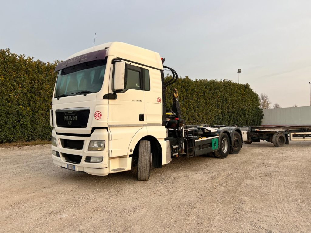 MAN TGX 26.440 SCARRABILE CON GRU - Kamion sa hidrauličnom kukom: slika 1 MAN TGX 26.440 SCARRABILE CON GRU - Kamion sa hidrauličnom kukom: slika 1