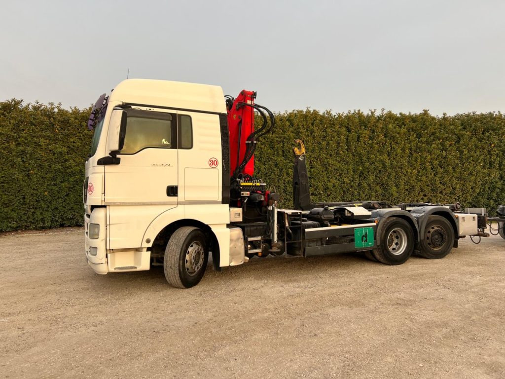 MAN TGX 26.440 SCARRABILE CON GRU - Kamion sa hidrauličnom kukom: slika 2 MAN TGX 26.440 SCARRABILE CON GRU - Kamion sa hidrauličnom kukom: slika 2